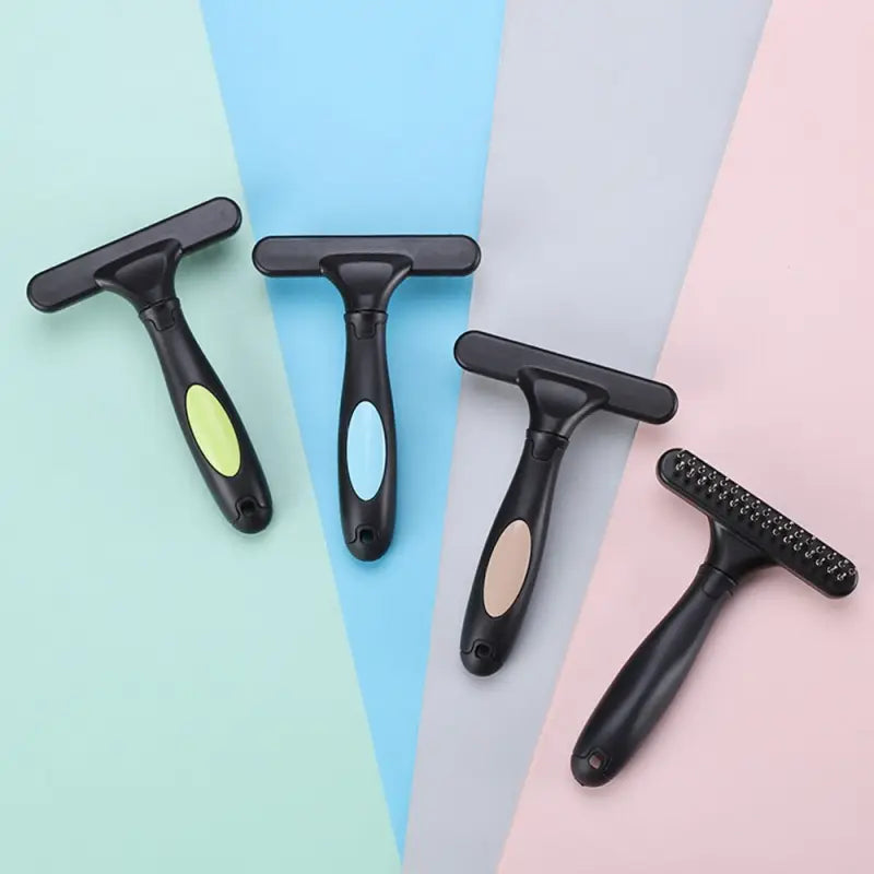 Double peigne anti-puces Nucleocrat avec trois lisseurs à cheveux sur fond pastel