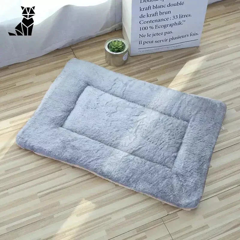 Tapis doux et moelleux pour chien avec tapis de peluche grise dans Warmth Welcome Soft Mat