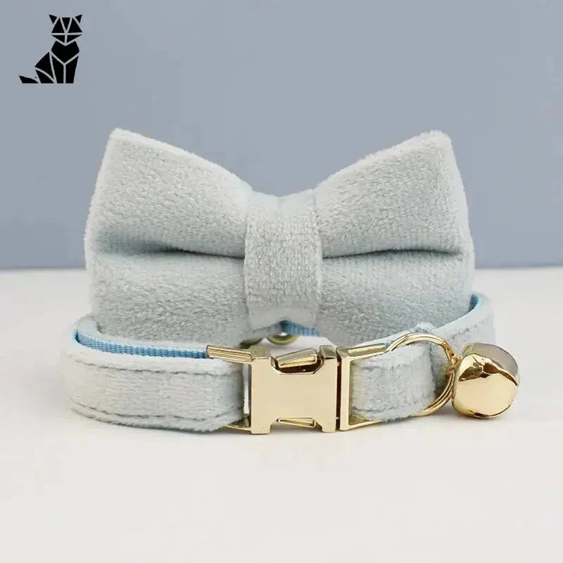 Collier pour chat en velours durable - nœud papillon blanc avec boucle en métal doré - Résistant à l’usure