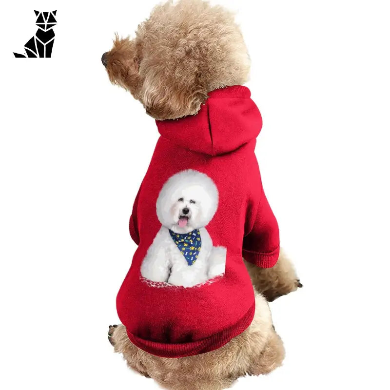 Chien en pull rouge avec nœud papillon de notre manteau chaud et respirant pour animaux de compagnie ; élégant pour les saisons froides