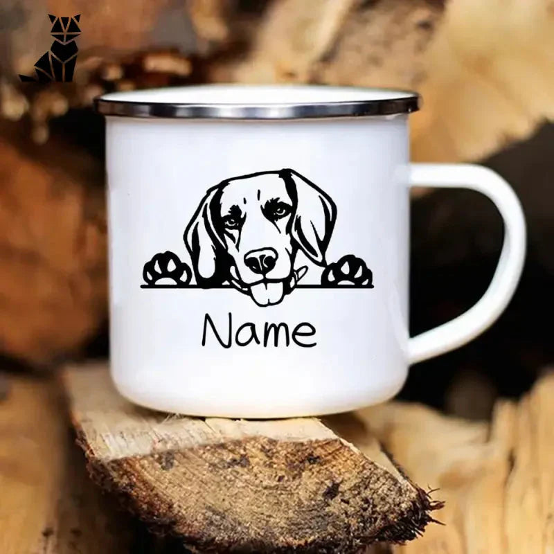 Tasse personnalisée pour chien : Chien mignon assis sur une bûche - parfait pour les amoureux des animaux !