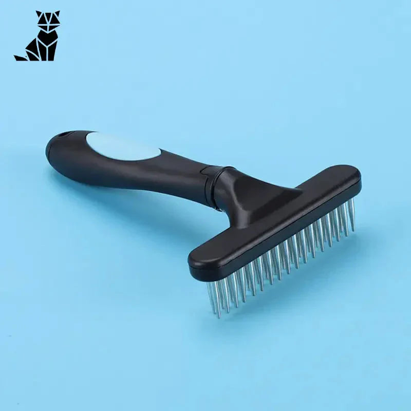 Double Nucleocrat Anti Flea Comb - Brosse noire avec manche noir sur fond bleu Peigne Anti-Puces