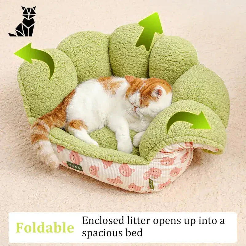 Chat dormant dans un lit vert au design unique - Tente au design unique pour le repos des félins